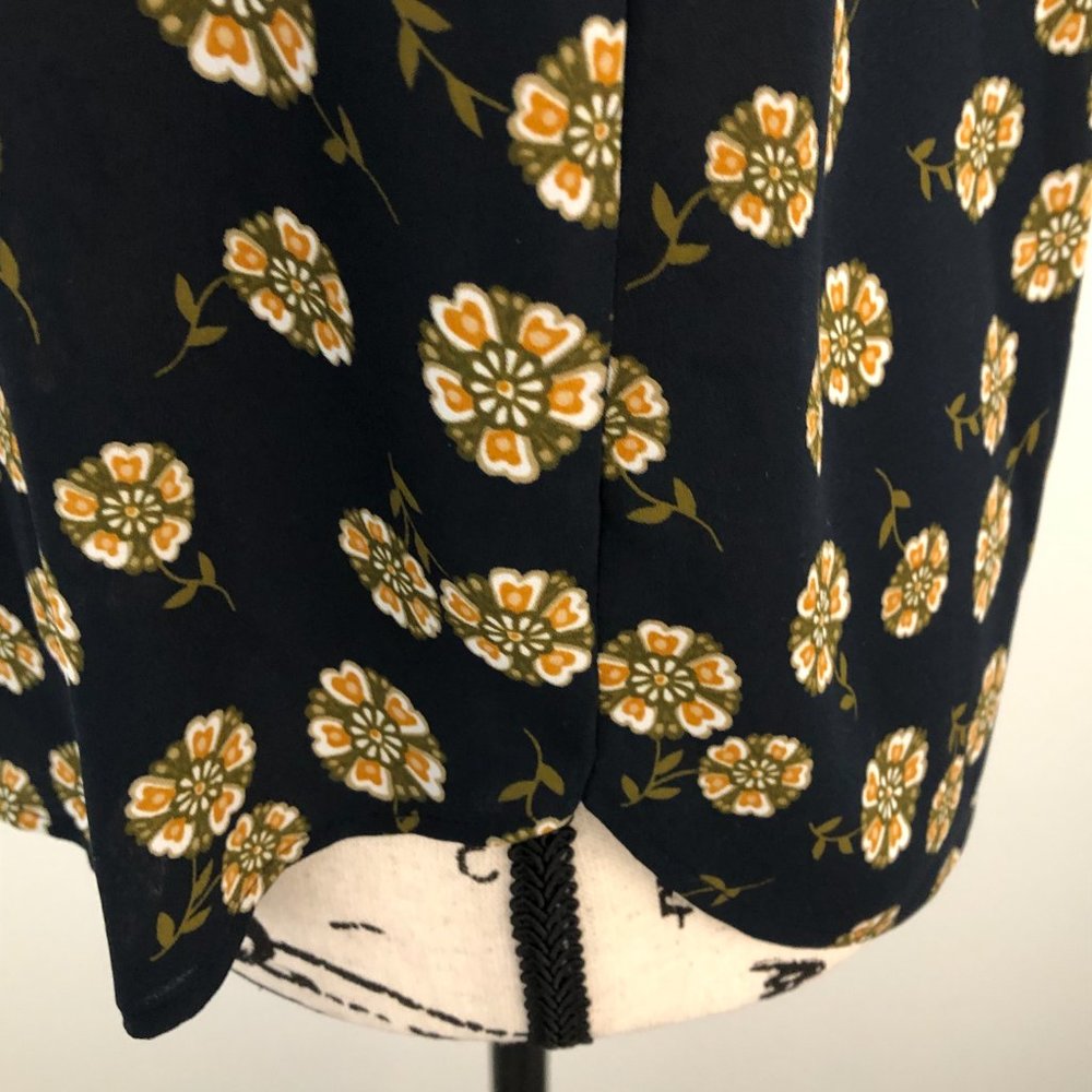 Loft Petites navy gold floral Blouse Size XXSP - Picture 5 of 6